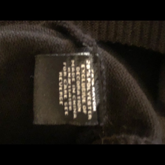 Women’s sz med black top with grommet accents - Picture 7 of 8